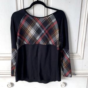 Black long sleeve shirt with plaid sleeves. Crew neck, size small.